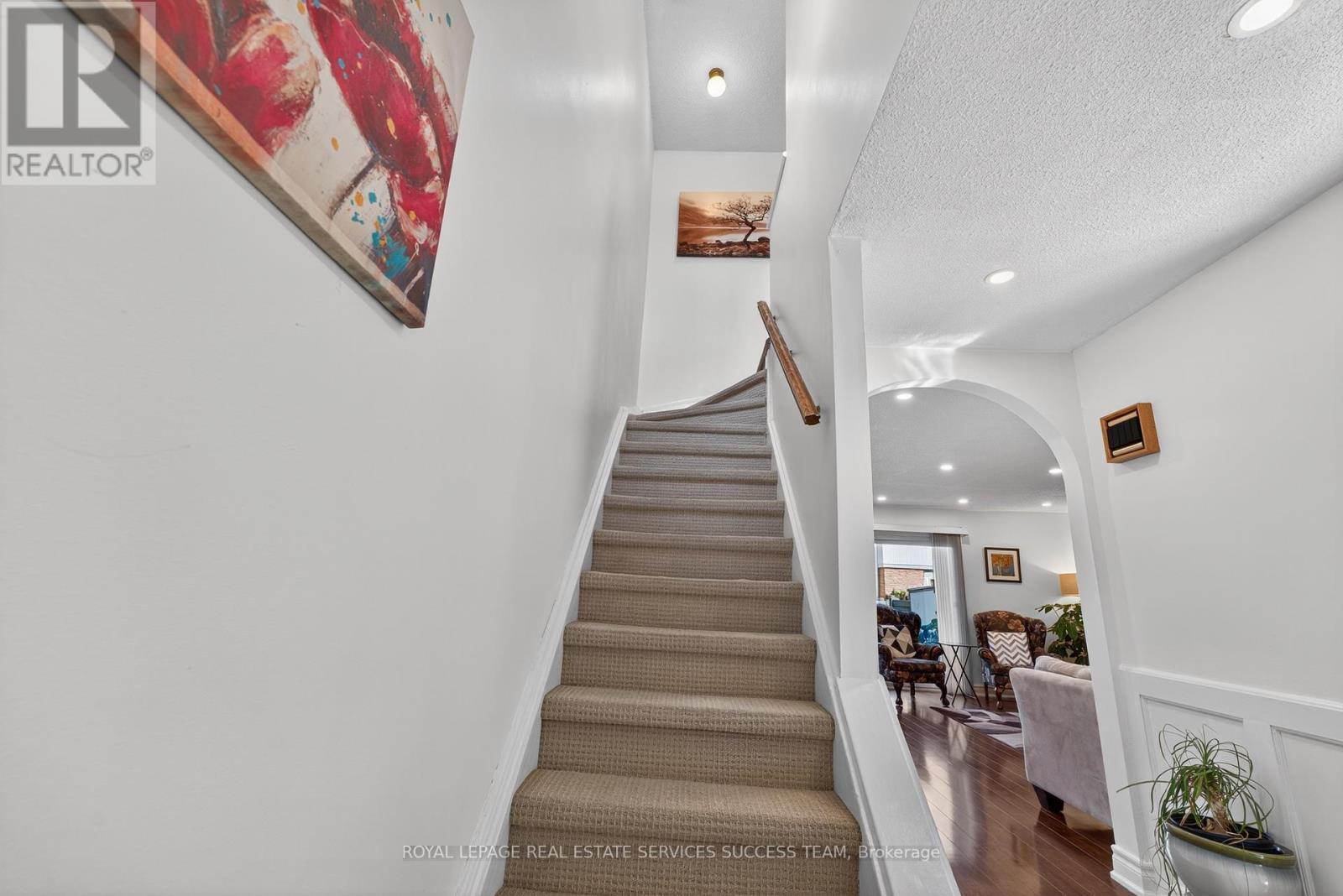 












19 - 120 FALCONER DRIVE

,
Mississauga,




Ontario
L5N1P5

