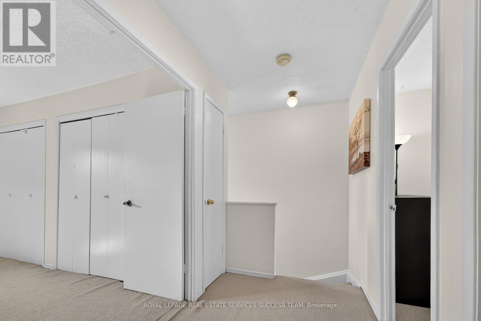 












19 - 120 FALCONER DRIVE

,
Mississauga,




Ontario
L5N1P5

