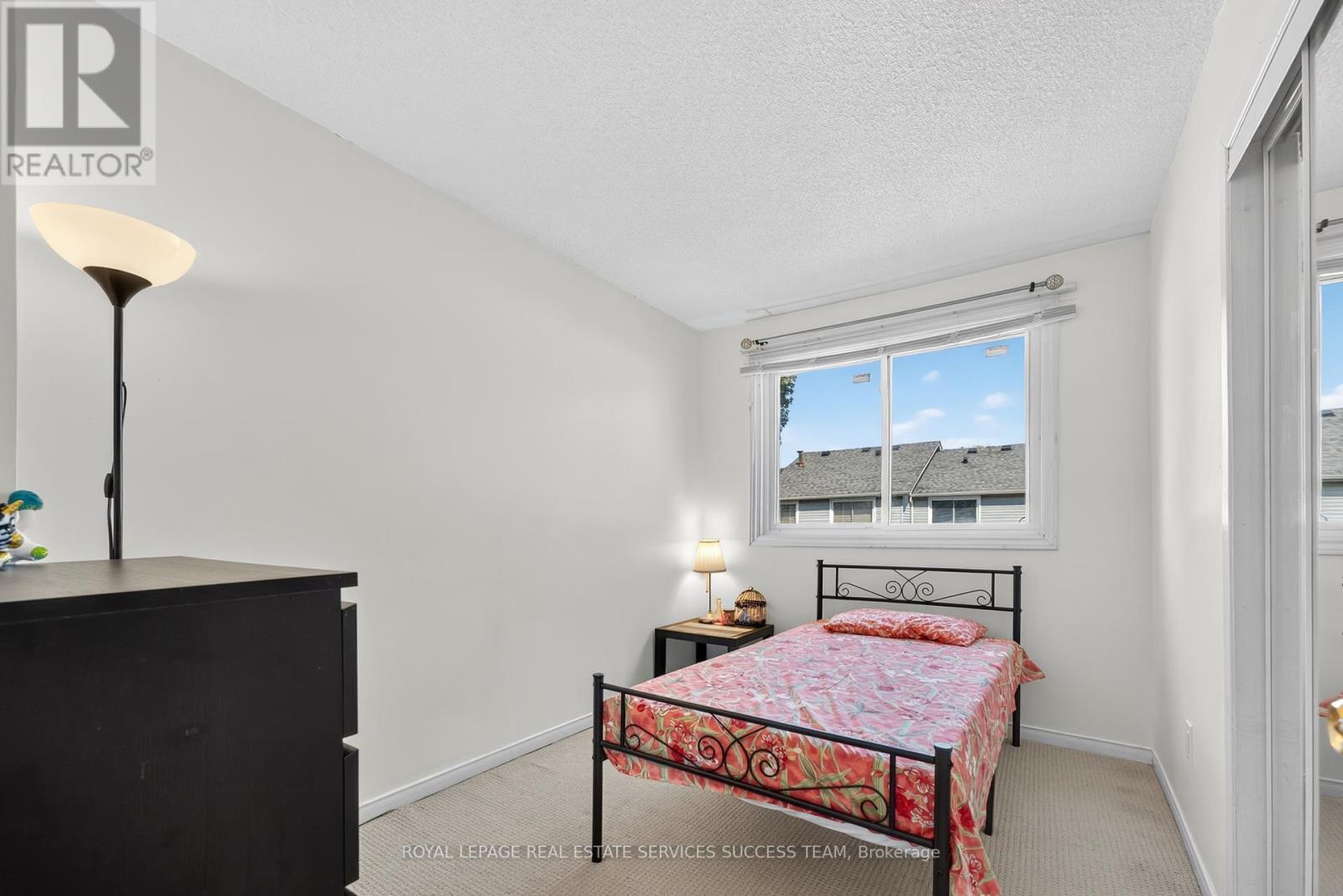 












19 - 120 FALCONER DRIVE

,
Mississauga,




Ontario
L5N1P5

