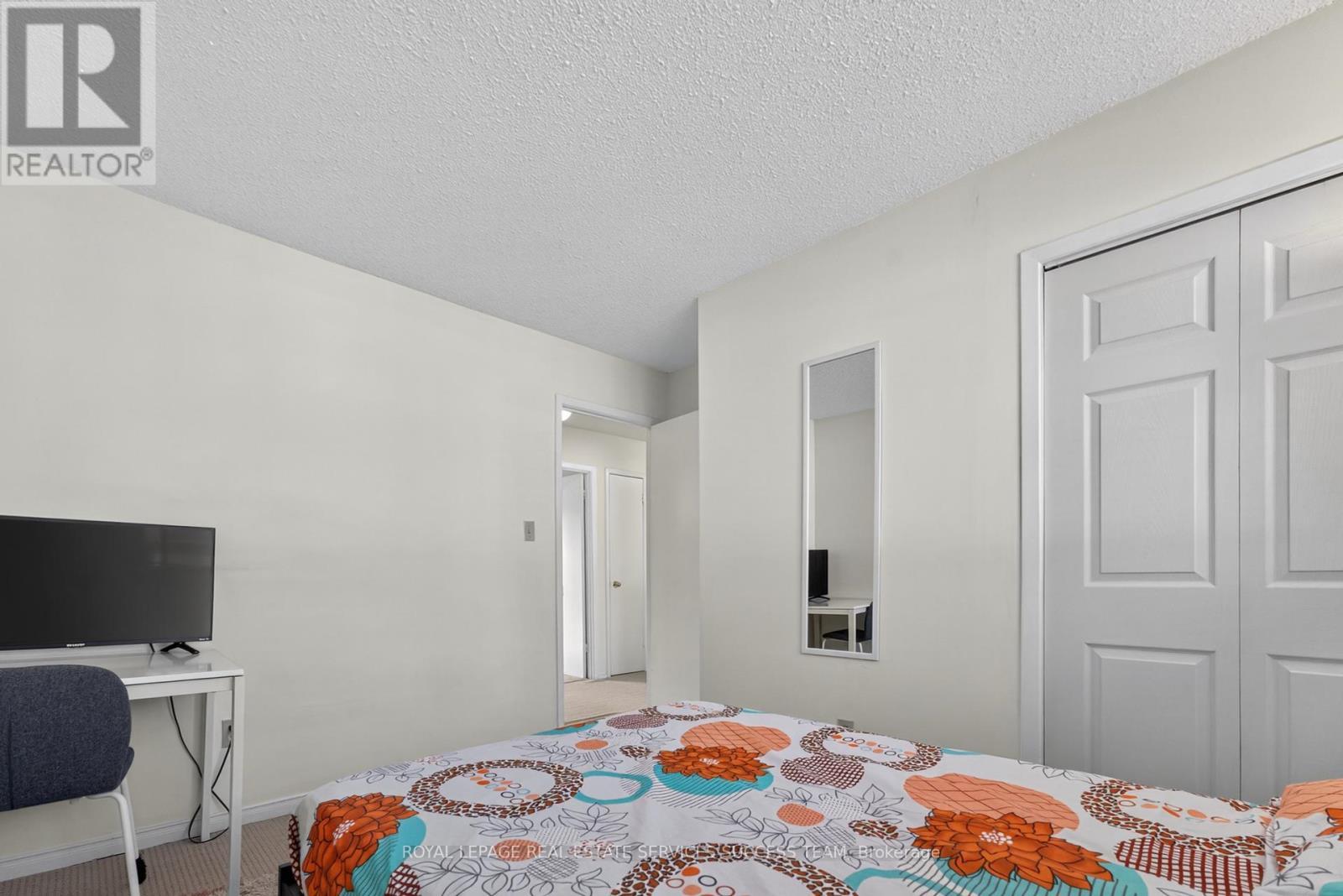 












19 - 120 FALCONER DRIVE

,
Mississauga,




Ontario
L5N1P5

