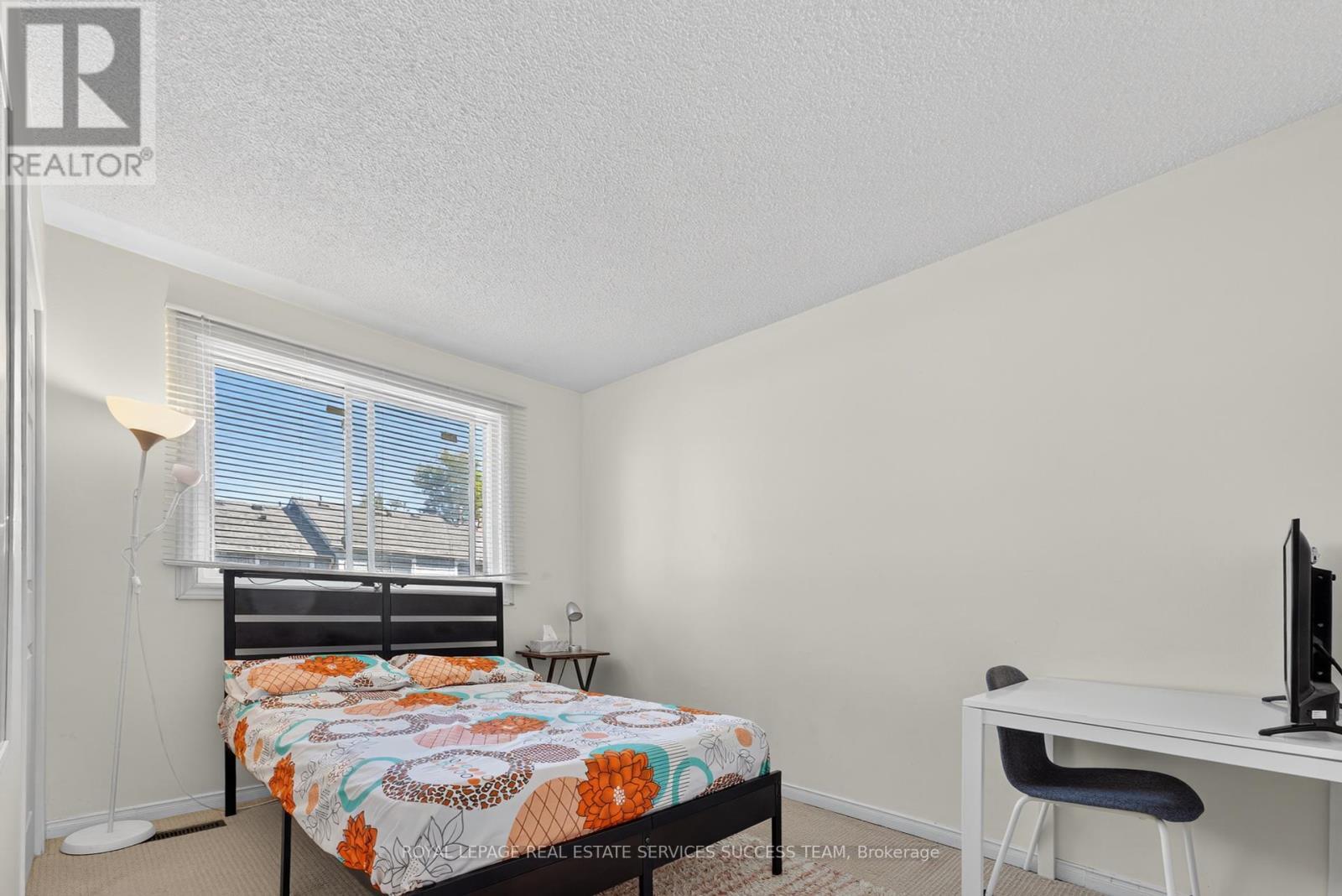 












19 - 120 FALCONER DRIVE

,
Mississauga,




Ontario
L5N1P5

