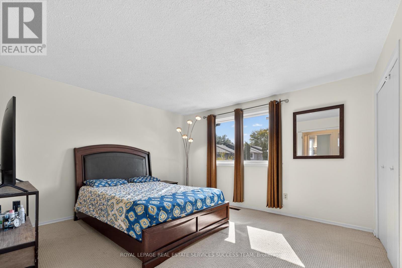 












19 - 120 FALCONER DRIVE

,
Mississauga,




Ontario
L5N1P5

