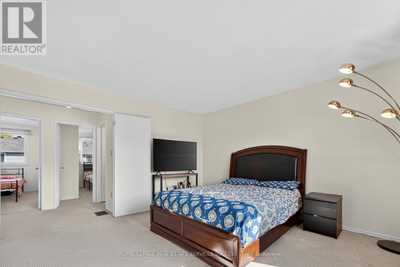 












19 - 120 FALCONER DRIVE

,
Mississauga,




Ontario
L5N1P5

