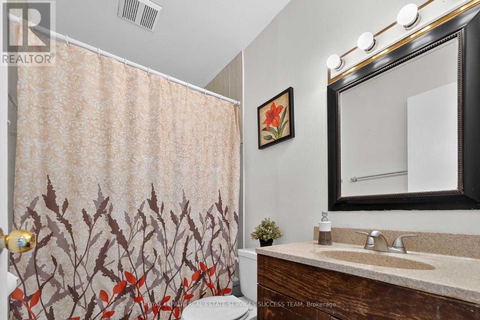 












19 - 120 FALCONER DRIVE

,
Mississauga,




Ontario
L5N1P5

