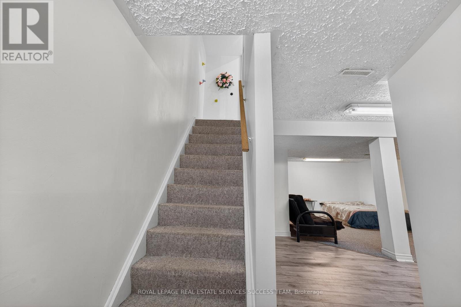 












19 - 120 FALCONER DRIVE

,
Mississauga,




Ontario
L5N1P5

