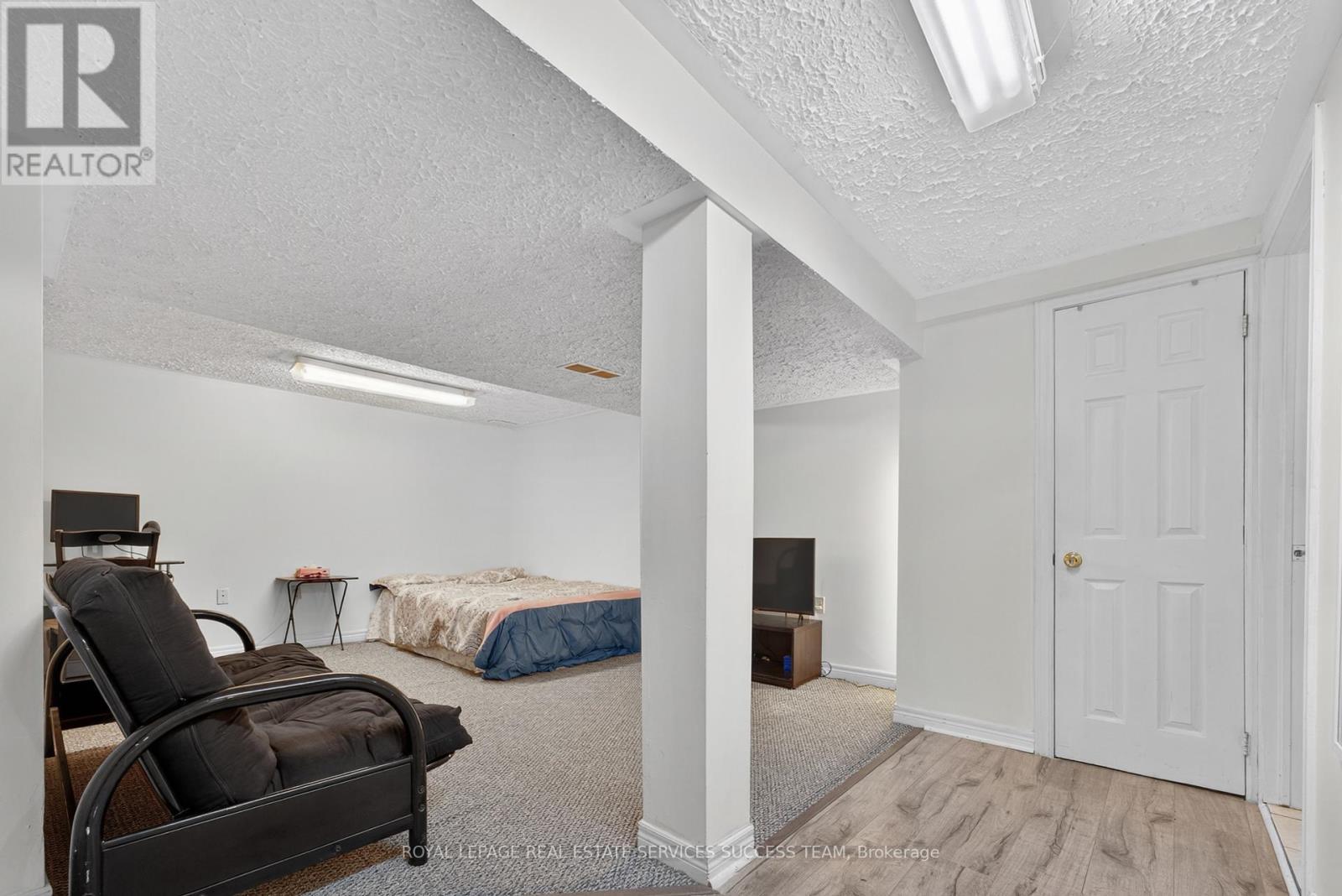 












19 - 120 FALCONER DRIVE

,
Mississauga,




Ontario
L5N1P5

