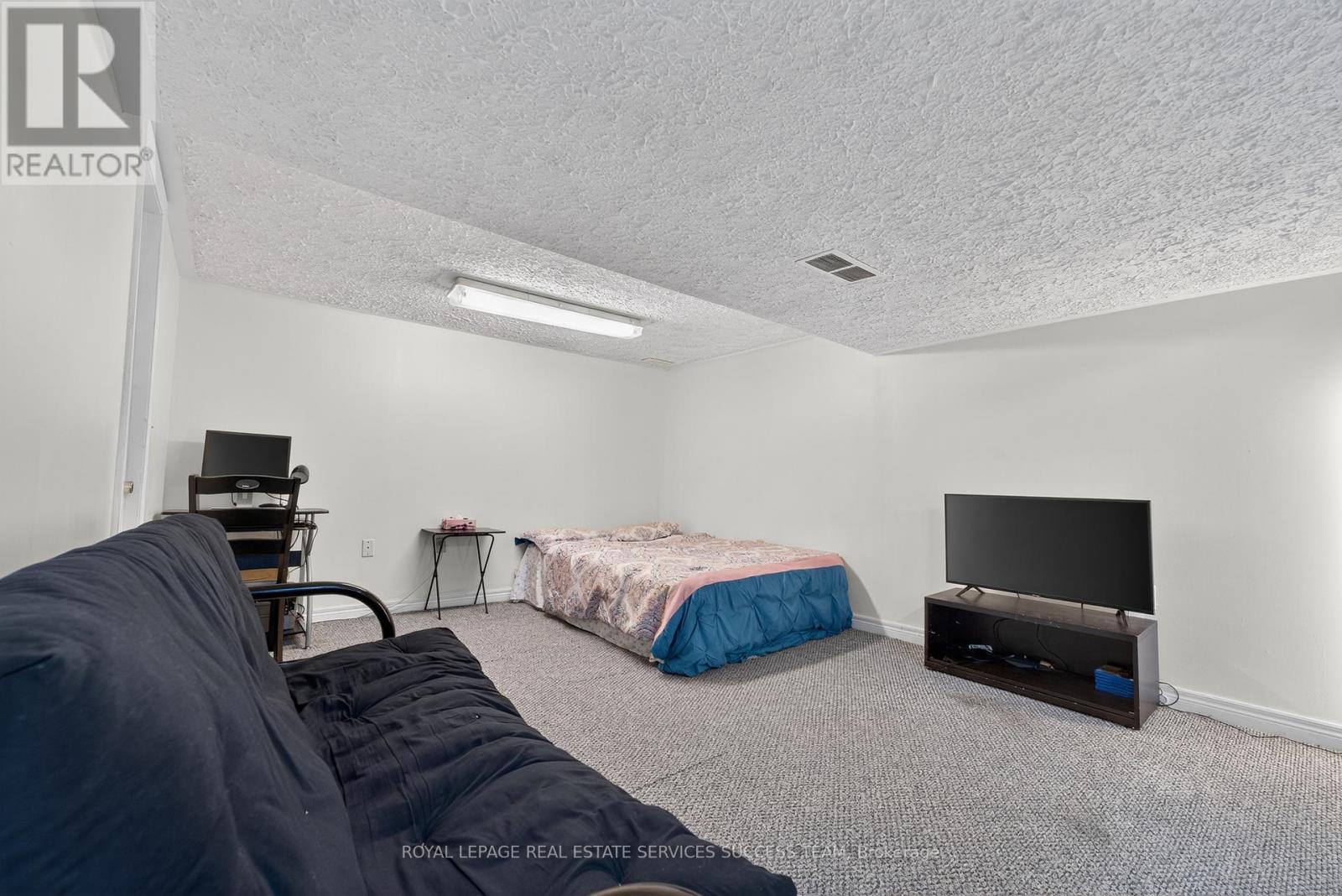 












19 - 120 FALCONER DRIVE

,
Mississauga,




Ontario
L5N1P5

