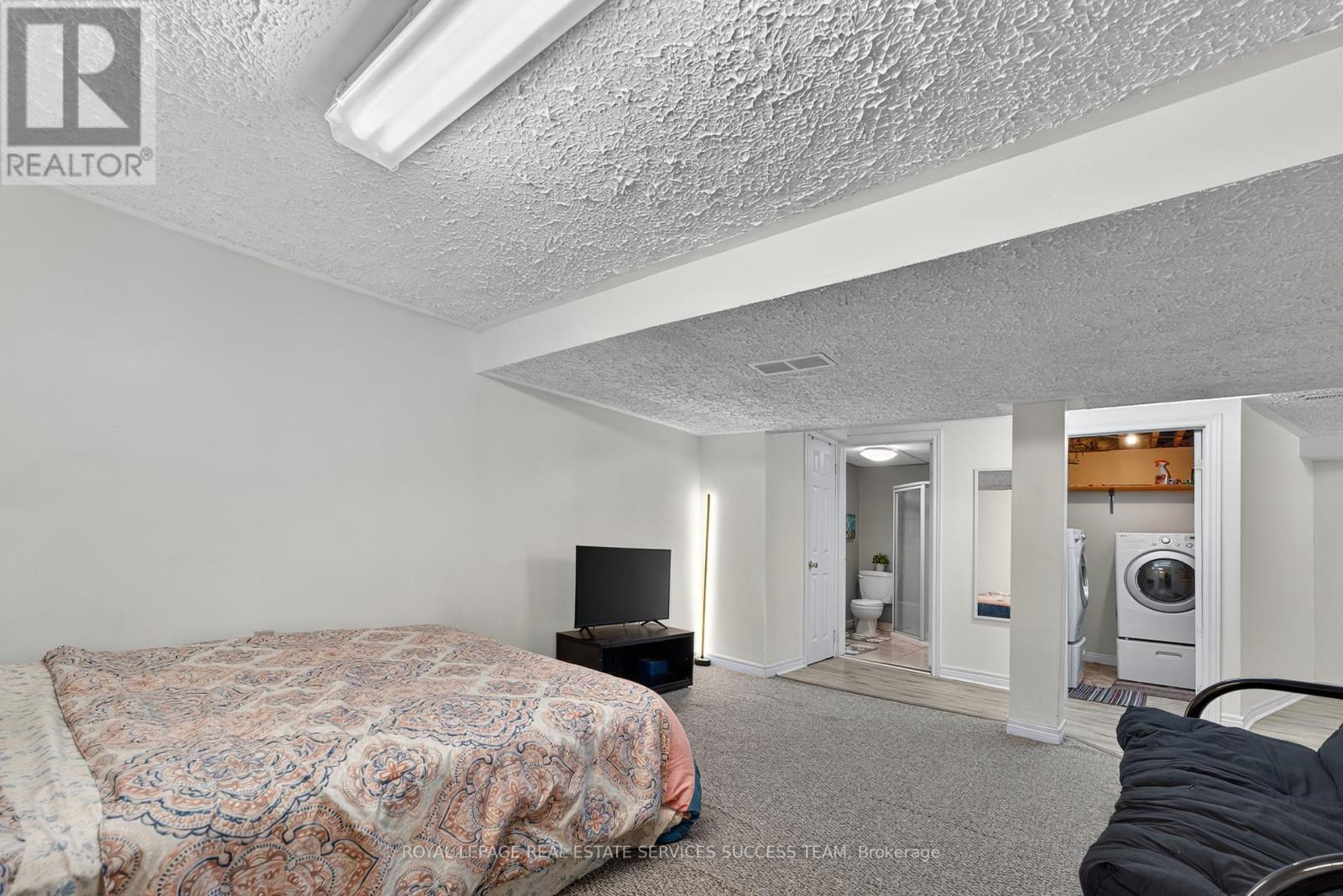 












19 - 120 FALCONER DRIVE

,
Mississauga,




Ontario
L5N1P5

