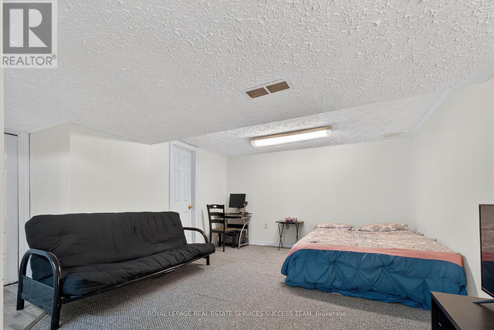 












19 - 120 FALCONER DRIVE

,
Mississauga,




Ontario
L5N1P5

