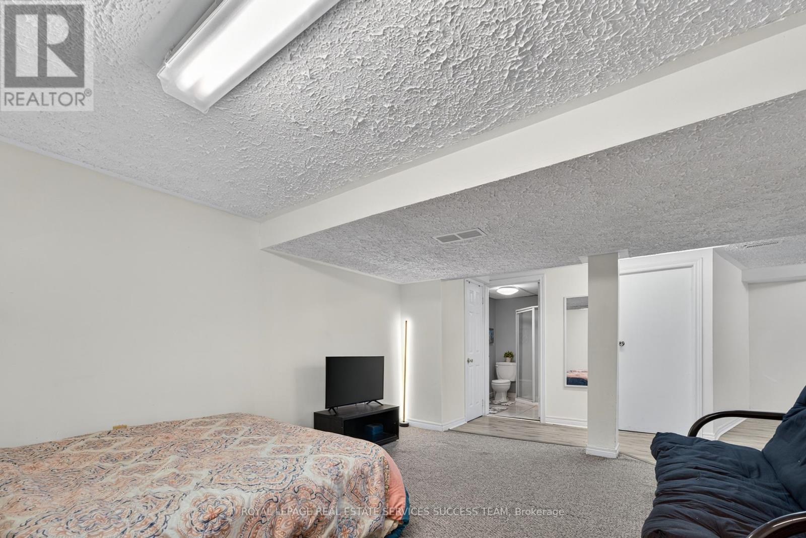 












19 - 120 FALCONER DRIVE

,
Mississauga,




Ontario
L5N1P5

