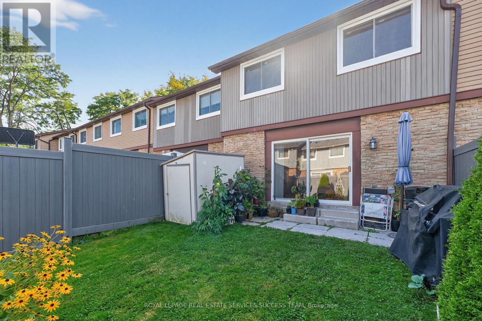 












19 - 120 FALCONER DRIVE

,
Mississauga,




Ontario
L5N1P5

