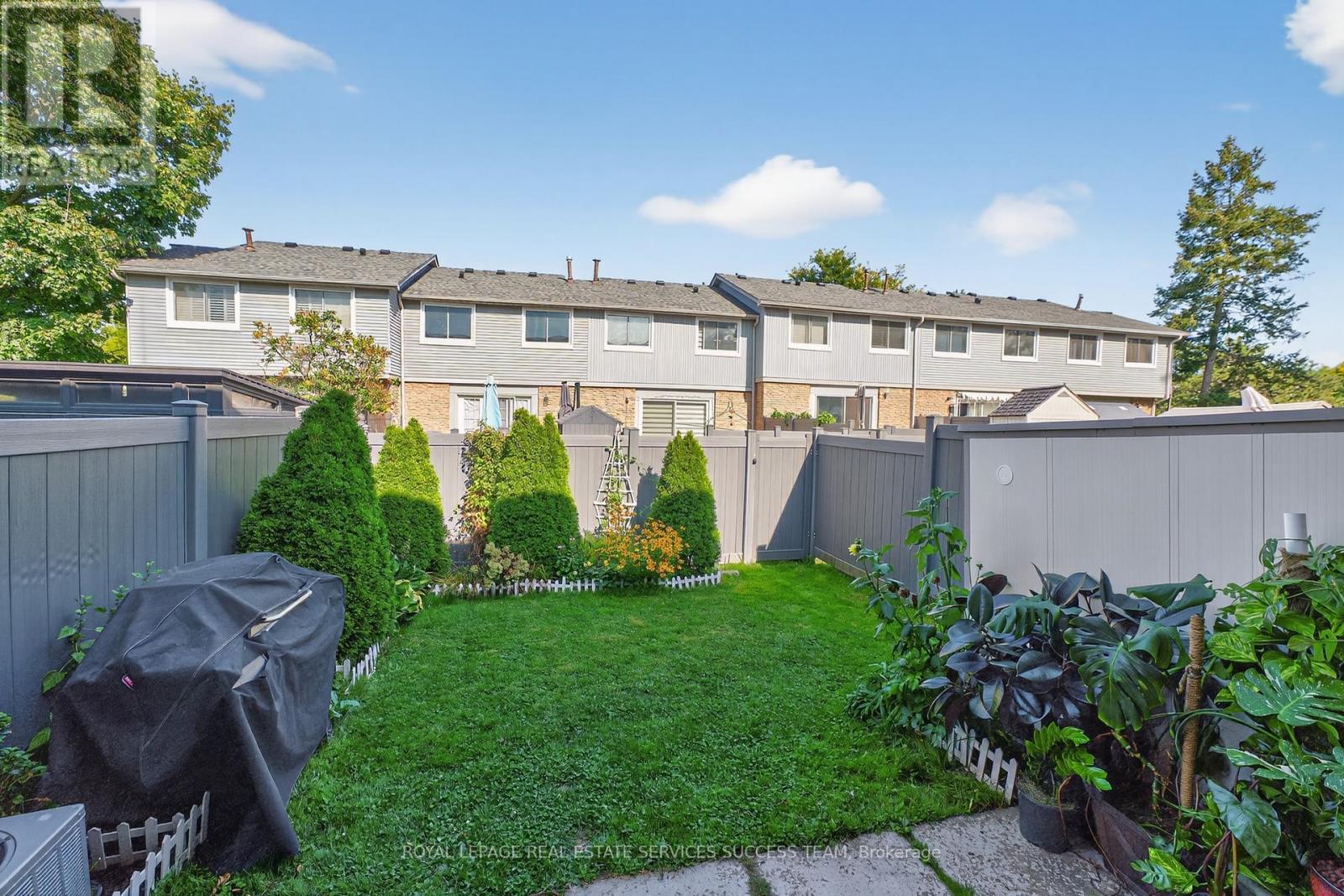 












19 - 120 FALCONER DRIVE

,
Mississauga,




Ontario
L5N1P5

