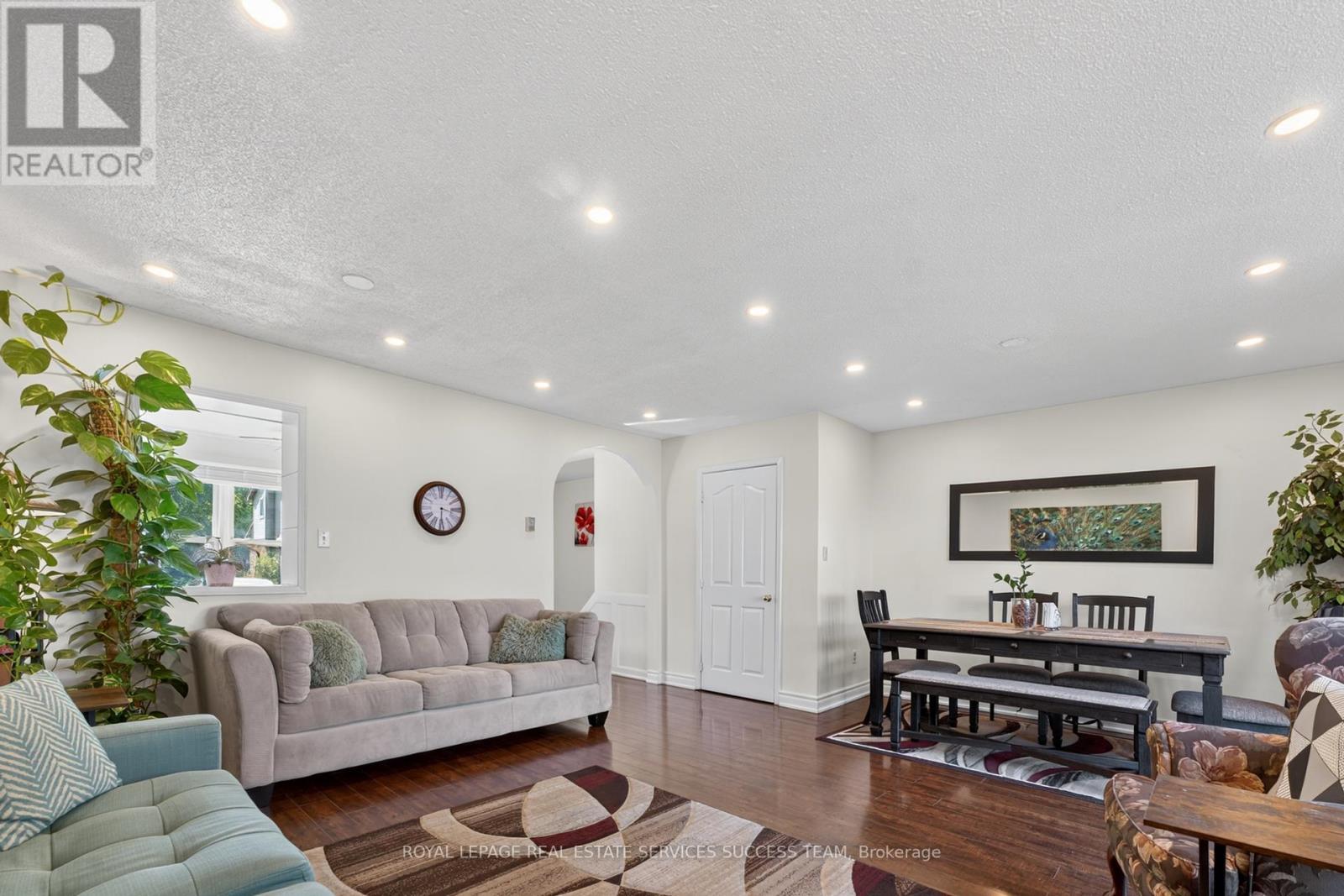 












19 - 120 FALCONER DRIVE

,
Mississauga,




Ontario
L5N1P5

