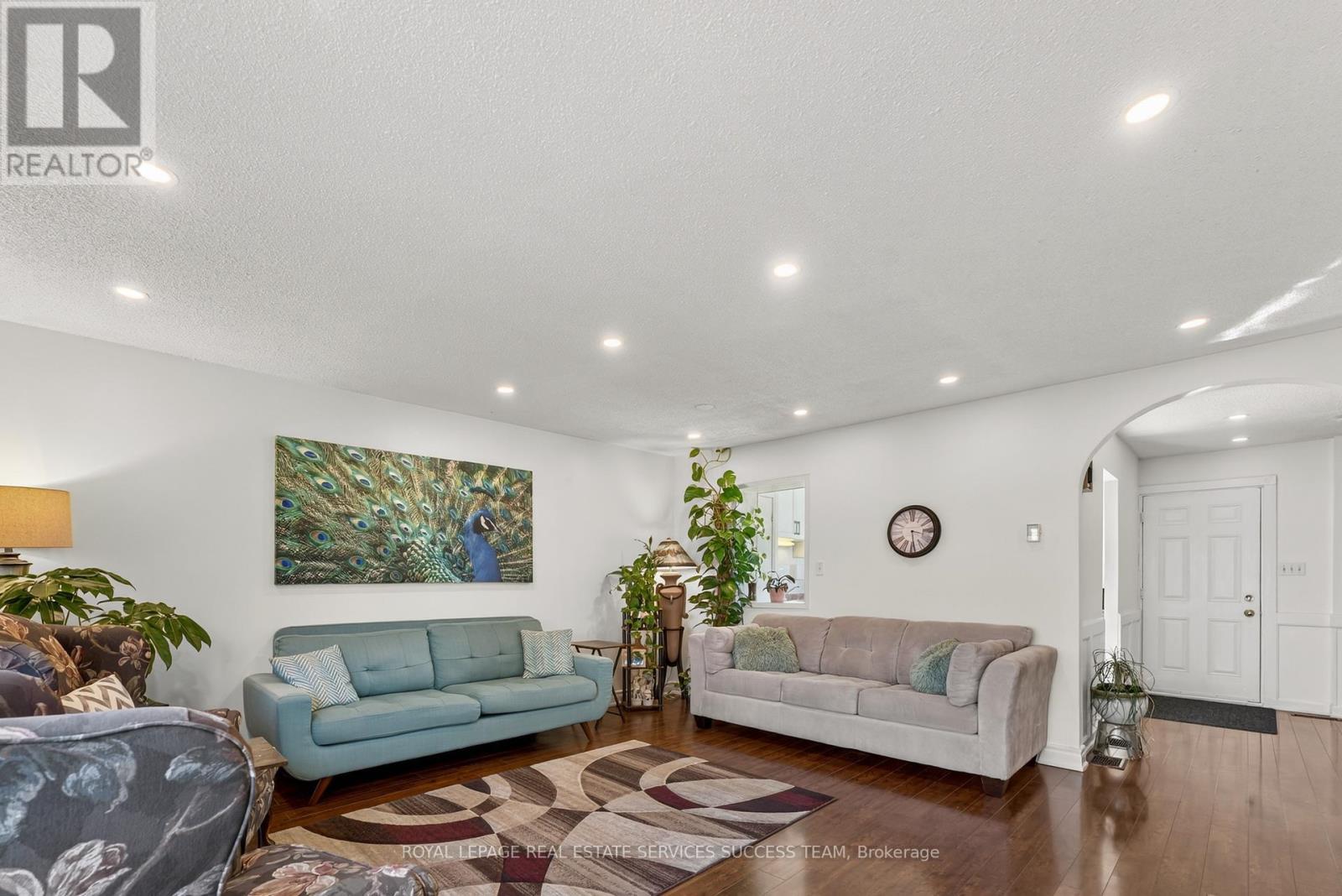 












19 - 120 FALCONER DRIVE

,
Mississauga,




Ontario
L5N1P5

