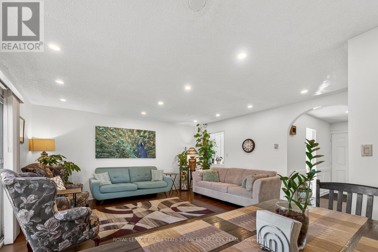 












19 - 120 FALCONER DRIVE

,
Mississauga,




Ontario
L5N1P5

