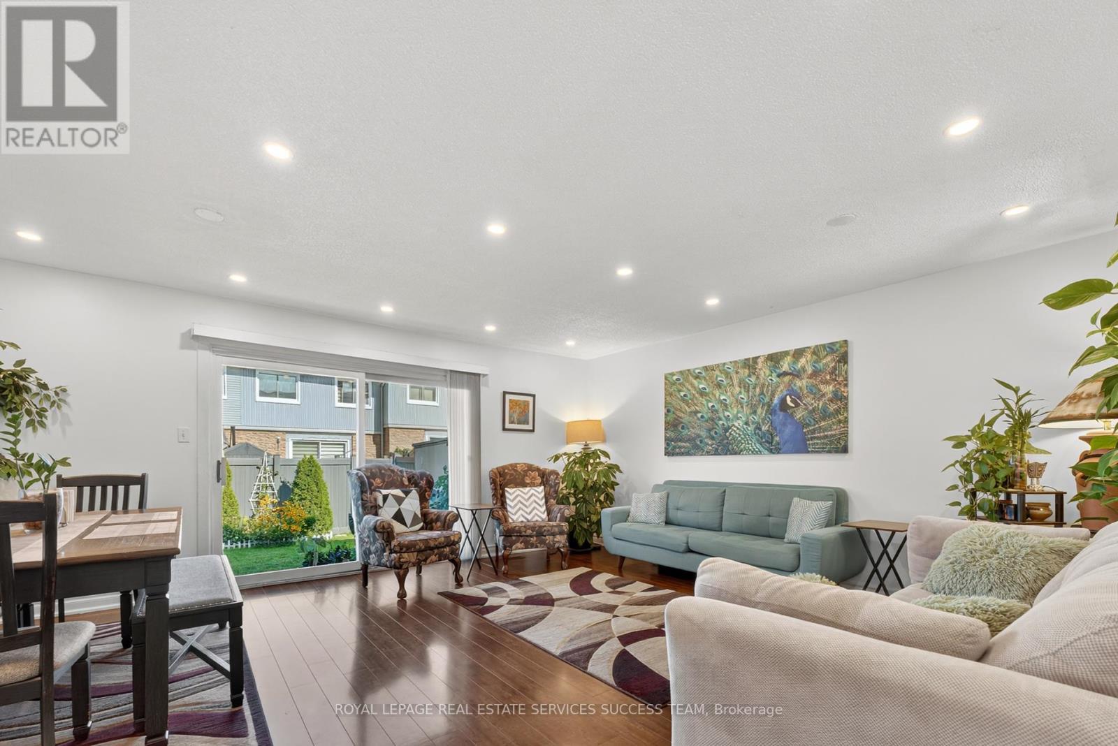 












19 - 120 FALCONER DRIVE

,
Mississauga,




Ontario
L5N1P5

