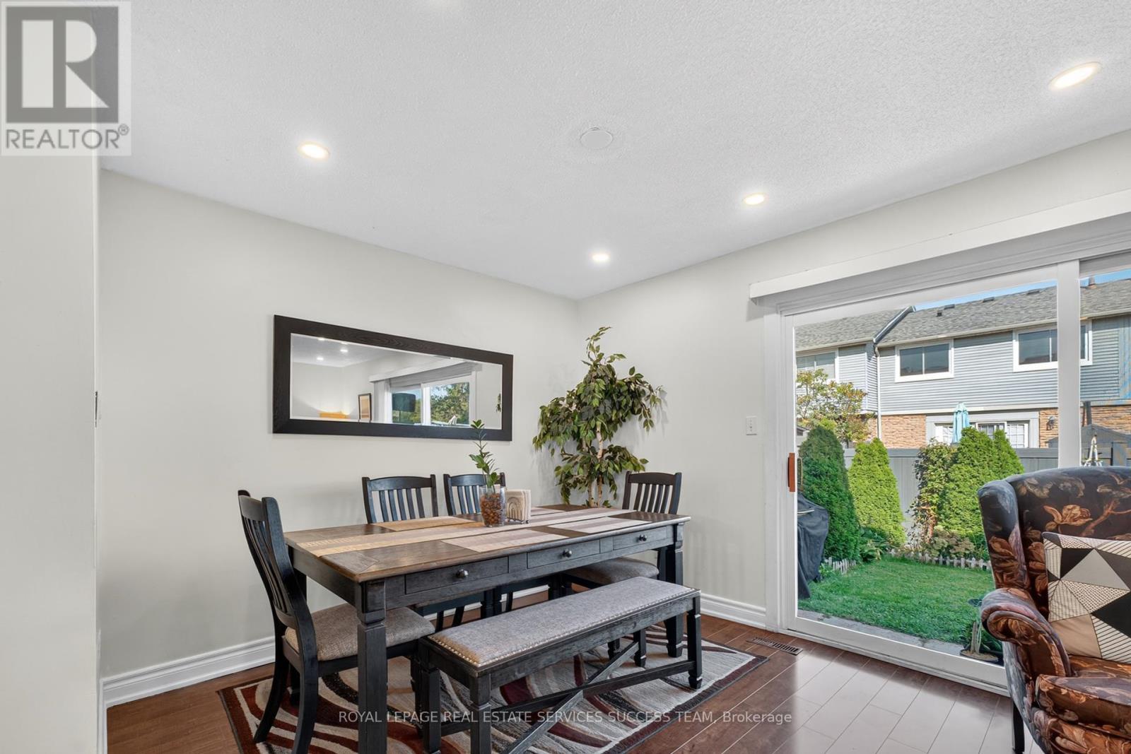 












19 - 120 FALCONER DRIVE

,
Mississauga,




Ontario
L5N1P5

