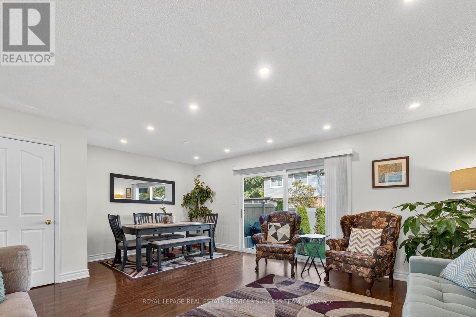 












19 - 120 FALCONER DRIVE

,
Mississauga,




Ontario
L5N1P5

