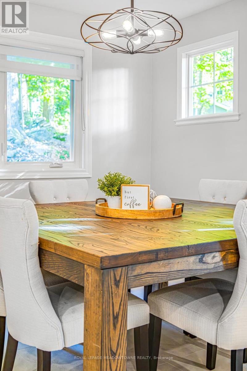 












106 CAMPBELL AVENUE E

,
Milton,




Ontario
L0P1B0

