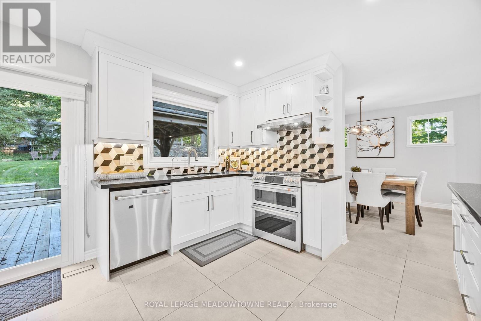 












106 CAMPBELL AVENUE E

,
Milton,




Ontario
L0P1B0

