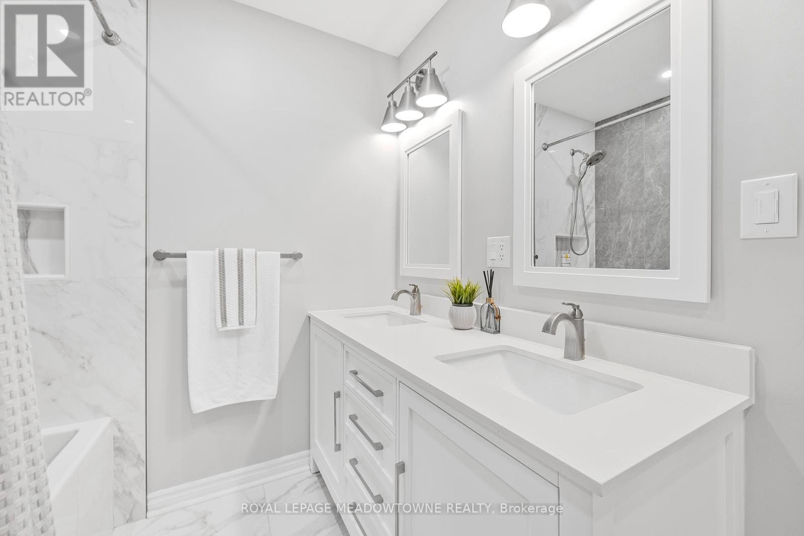 












106 CAMPBELL AVENUE E

,
Milton,




Ontario
L0P1B0

