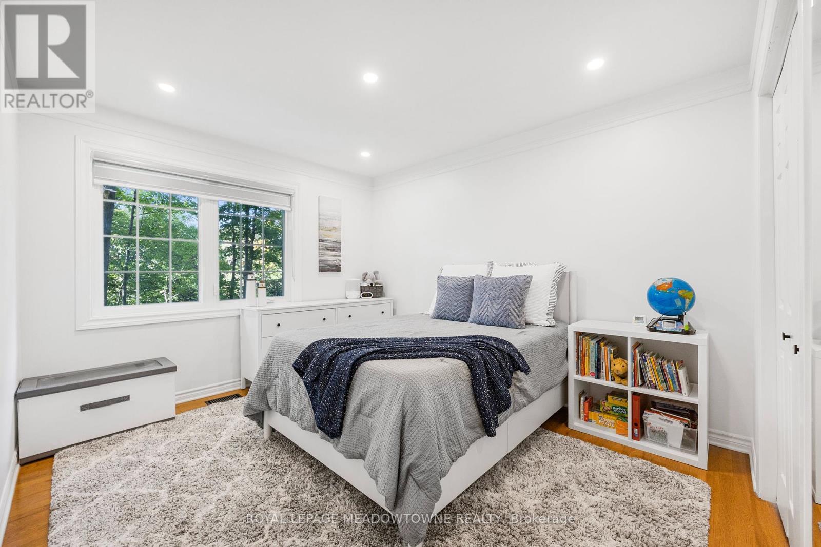 












106 CAMPBELL AVENUE E

,
Milton,




Ontario
L0P1B0

