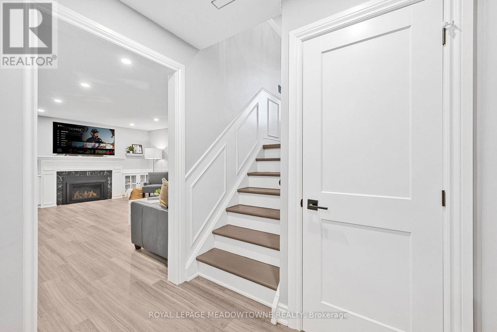 












106 CAMPBELL AVENUE E

,
Milton,




Ontario
L0P1B0

