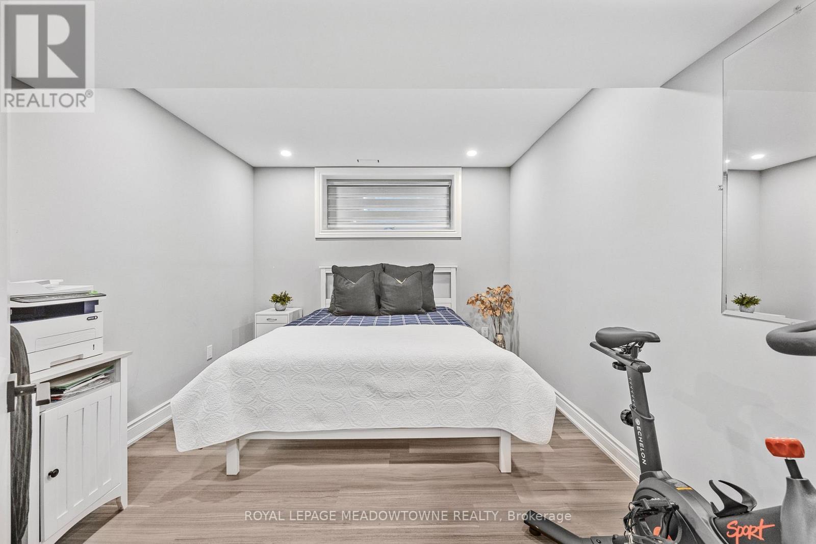 












106 CAMPBELL AVENUE E

,
Milton,




Ontario
L0P1B0

