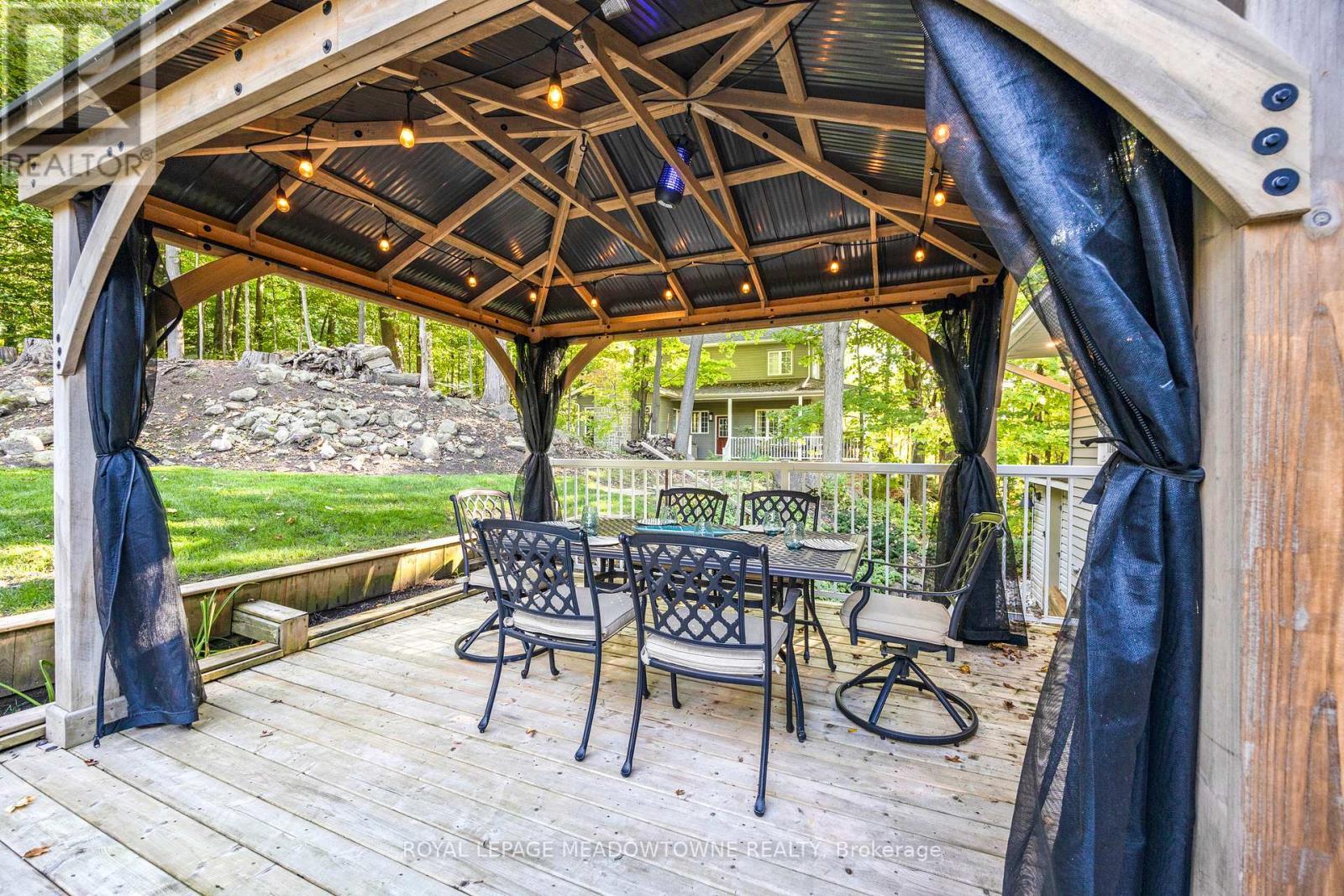 












106 CAMPBELL AVENUE E

,
Milton,




Ontario
L0P1B0

