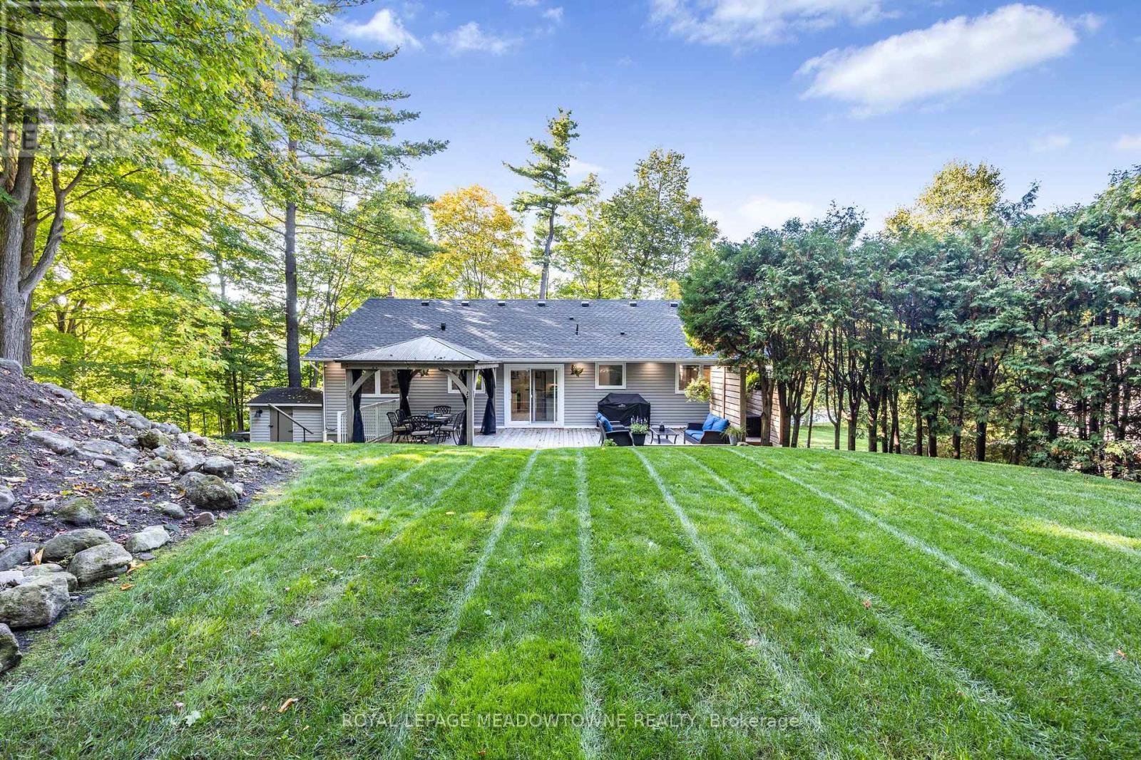 












106 CAMPBELL AVENUE E

,
Milton,




Ontario
L0P1B0

