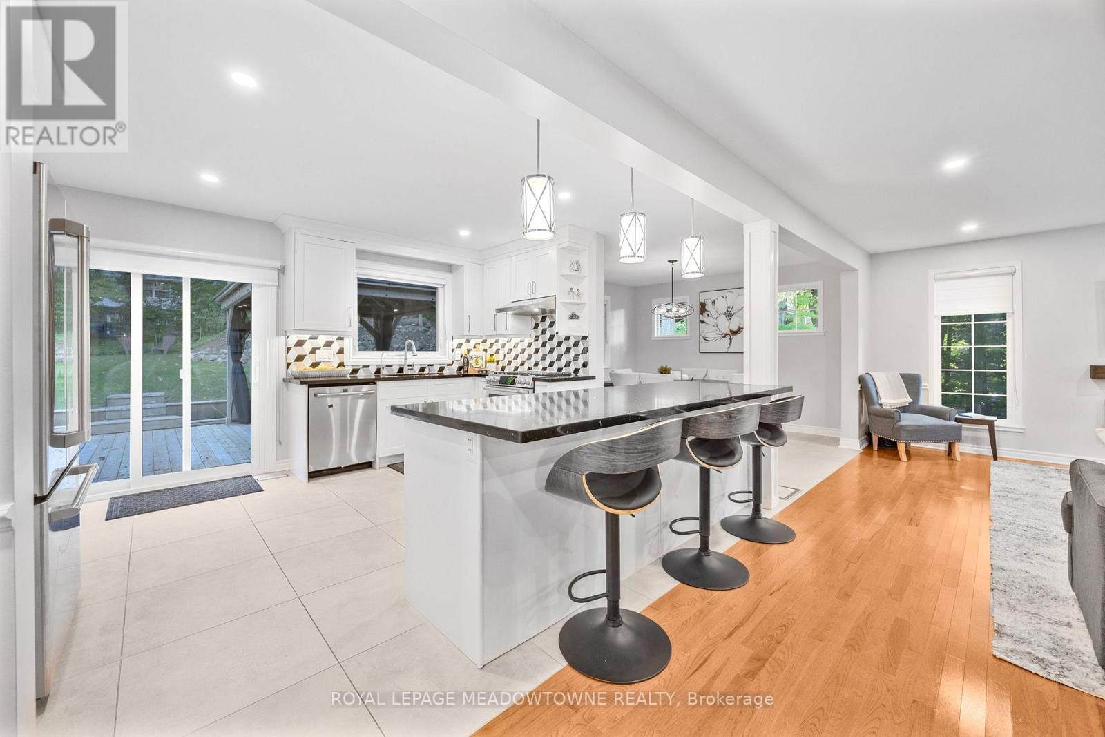 












106 CAMPBELL AVENUE E

,
Milton,




Ontario
L0P1B0

