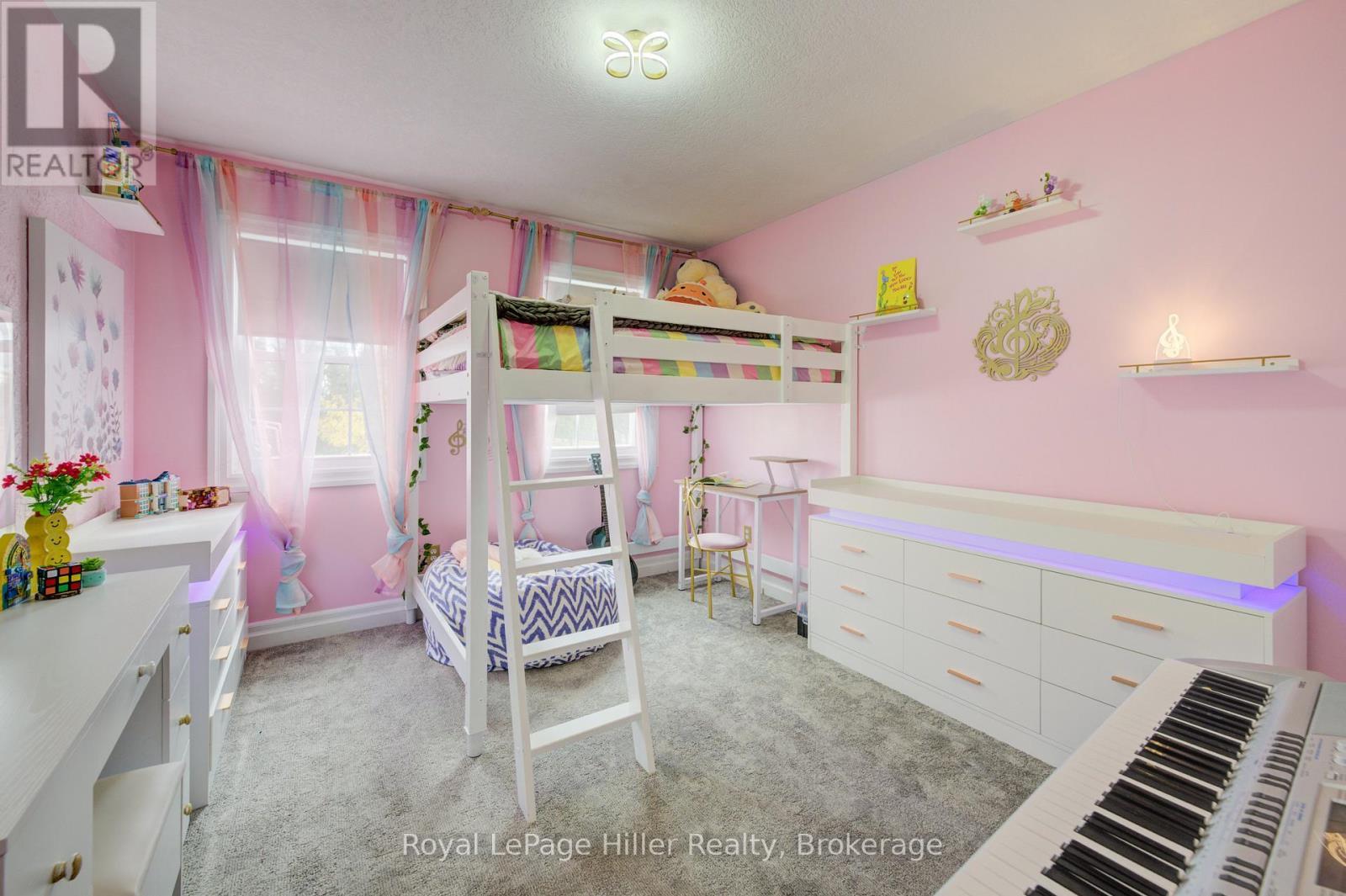 












34 EAGLE DRIVE

,
Stratford,




Ontario
N5A7Y8

