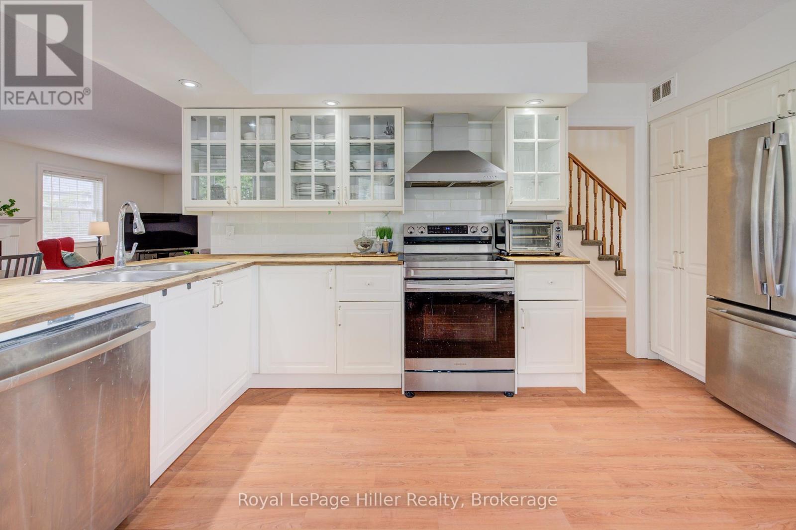 












34 EAGLE DRIVE

,
Stratford,




Ontario
N5A7Y8

