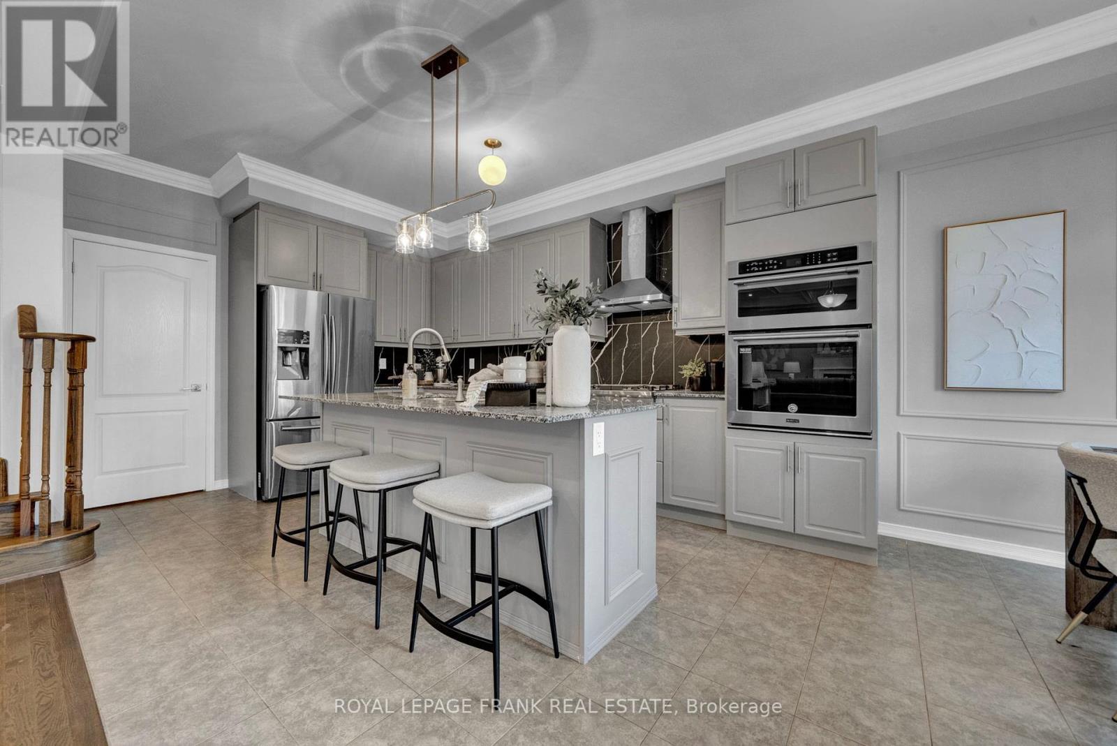 












85 BUTSON CRESCENT

,
Clarington (Bowmanville),




Ontario
L1C0S5

