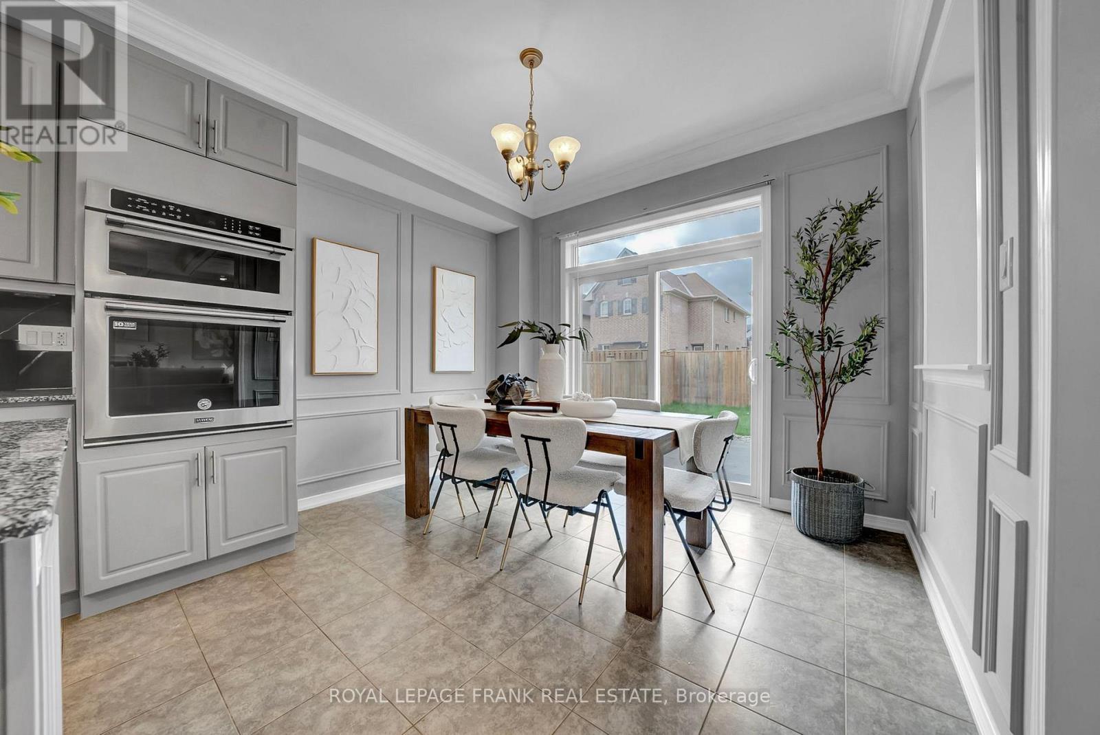 












85 BUTSON CRESCENT

,
Clarington (Bowmanville),




Ontario
L1C0S5

