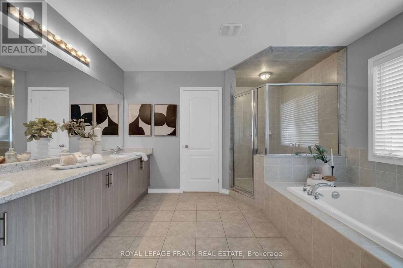 












85 BUTSON CRESCENT

,
Clarington (Bowmanville),




Ontario
L1C0S5


