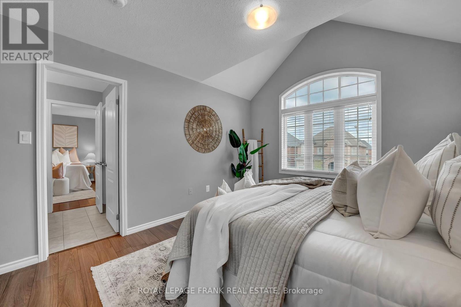 












85 BUTSON CRESCENT

,
Clarington (Bowmanville),




Ontario
L1C0S5

