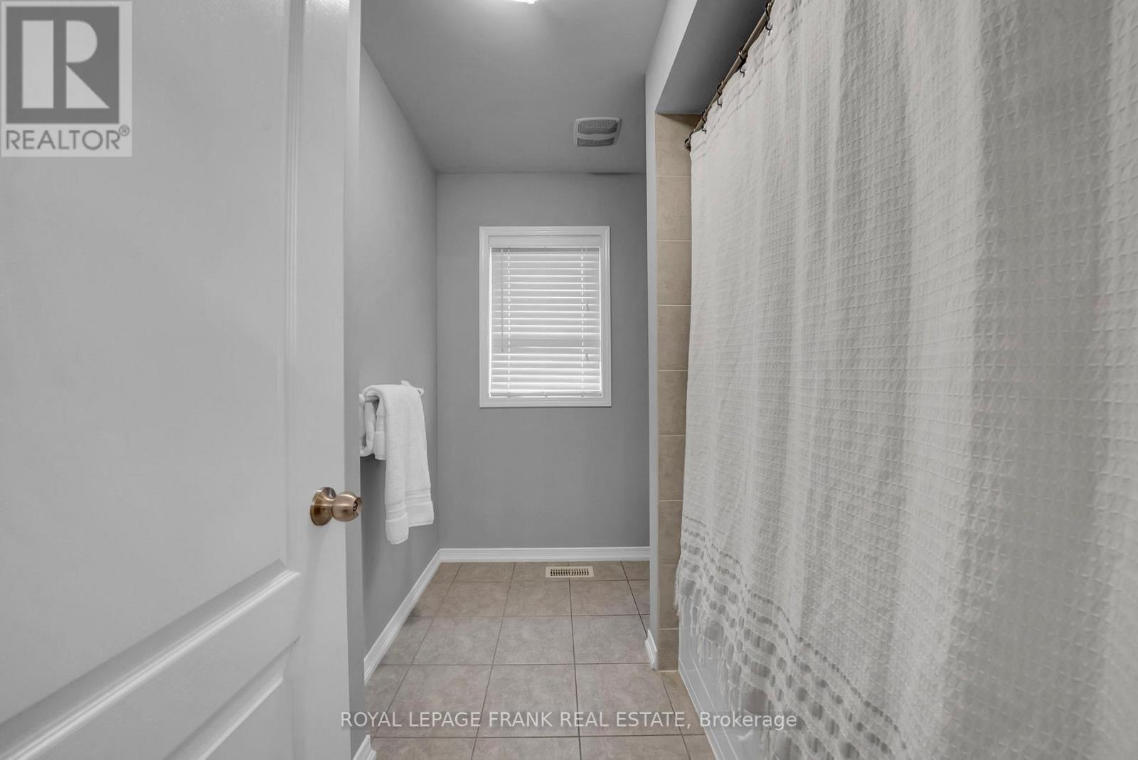 












85 BUTSON CRESCENT

,
Clarington (Bowmanville),




Ontario
L1C0S5


