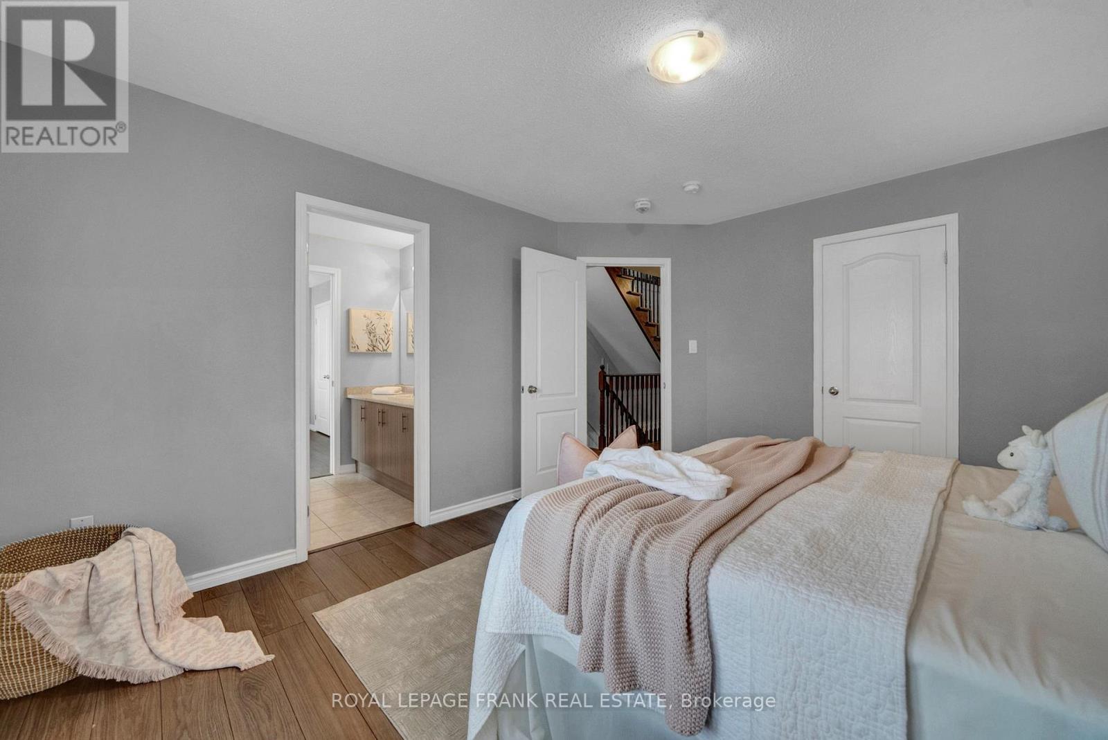 












85 BUTSON CRESCENT

,
Clarington (Bowmanville),




Ontario
L1C0S5

