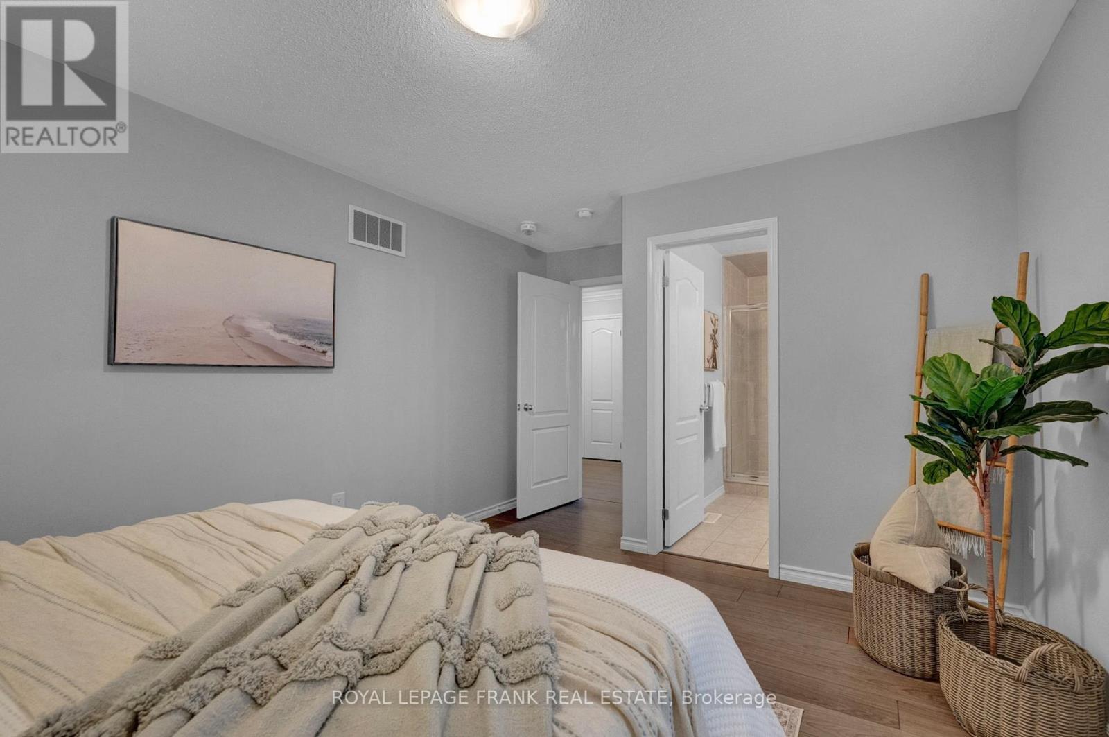 












85 BUTSON CRESCENT

,
Clarington (Bowmanville),




Ontario
L1C0S5

