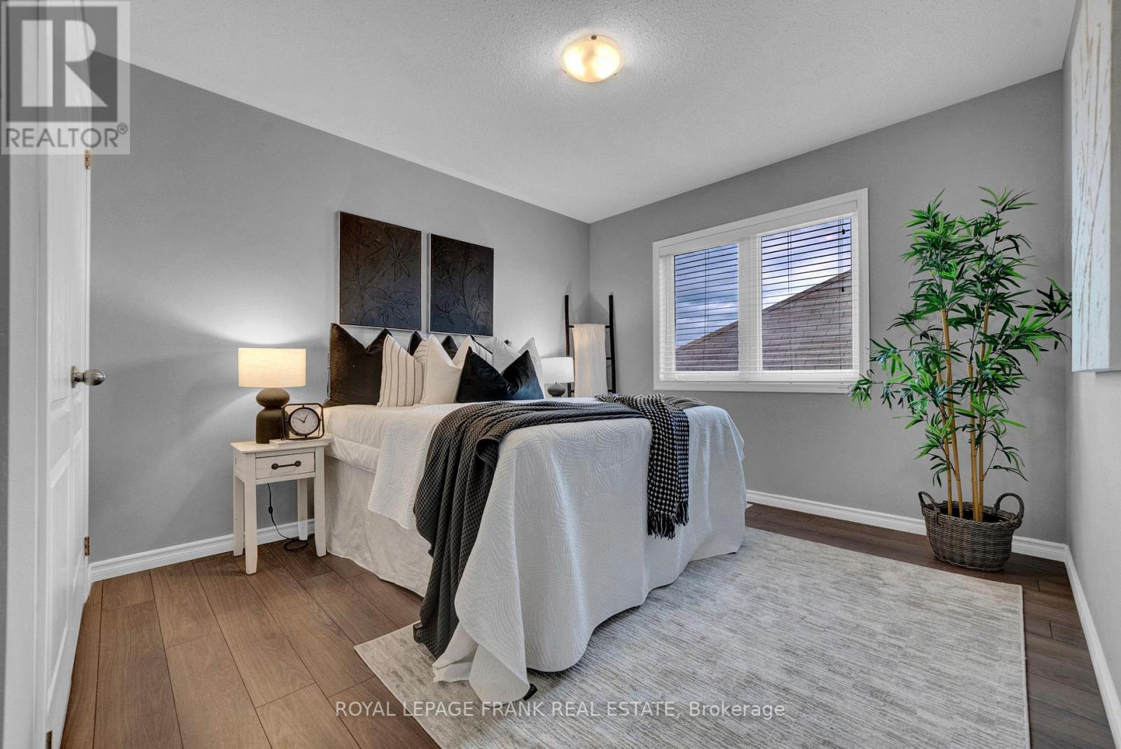 












85 BUTSON CRESCENT

,
Clarington (Bowmanville),




Ontario
L1C0S5

