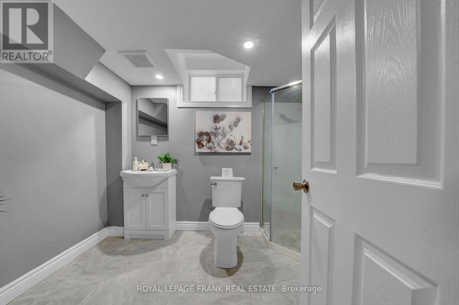 












85 BUTSON CRESCENT

,
Clarington (Bowmanville),




Ontario
L1C0S5

