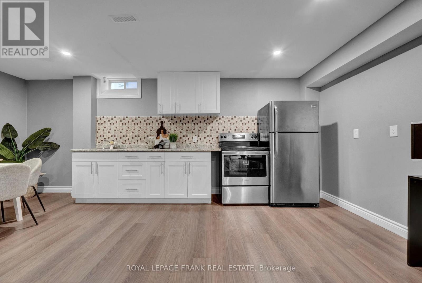 












85 BUTSON CRESCENT

,
Clarington (Bowmanville),




Ontario
L1C0S5

