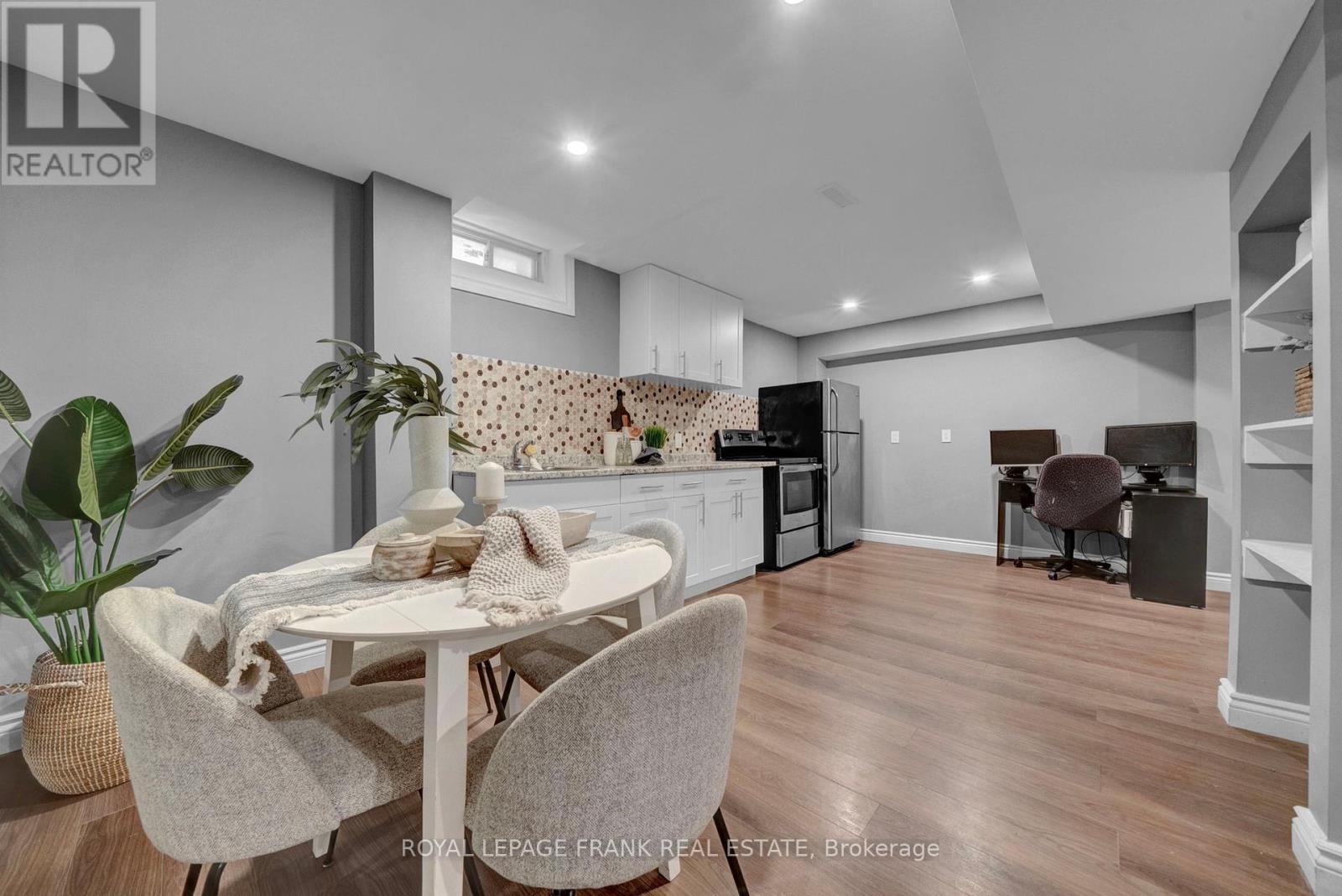 












85 BUTSON CRESCENT

,
Clarington (Bowmanville),




Ontario
L1C0S5

