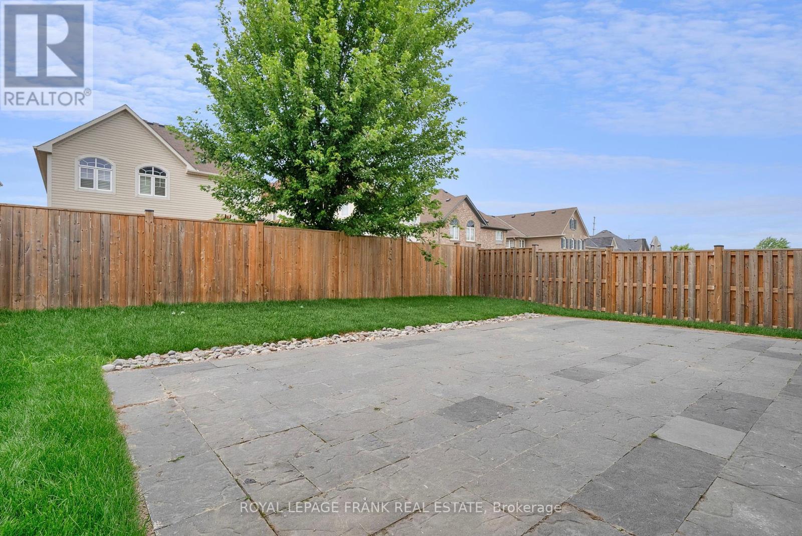 












85 BUTSON CRESCENT

,
Clarington (Bowmanville),




Ontario
L1C0S5

