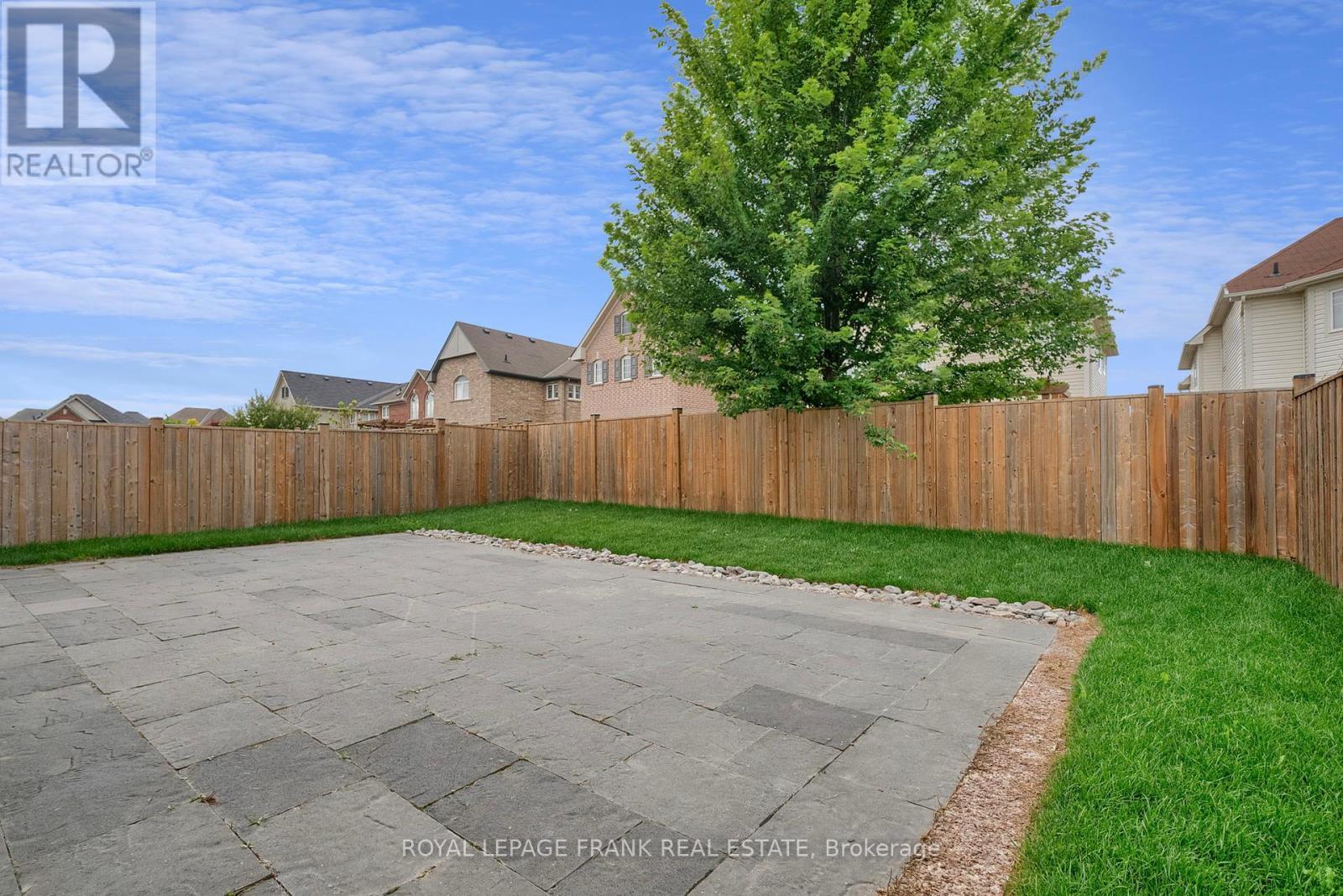 












85 BUTSON CRESCENT

,
Clarington (Bowmanville),




Ontario
L1C0S5

