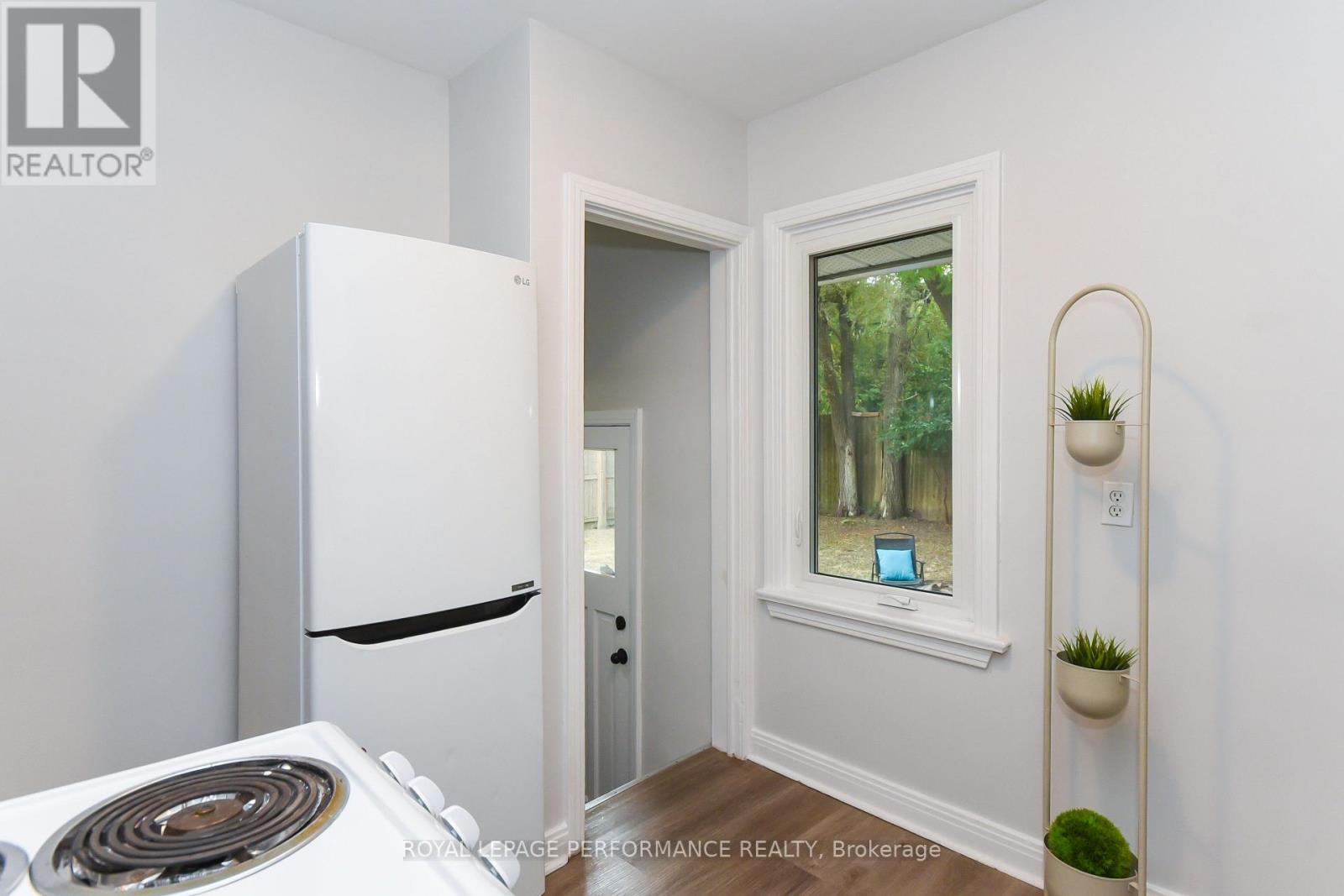 












274 QUEEN MARY STREET

,
Ottawa,




Ontario
K1K1X2

