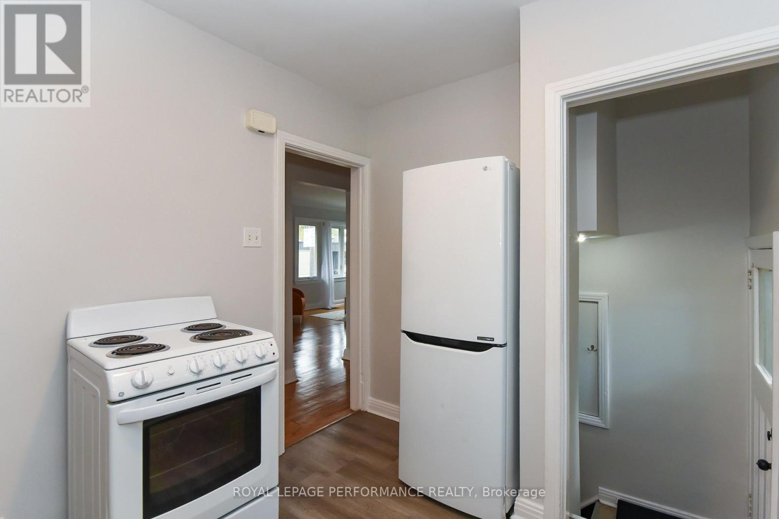 












274 QUEEN MARY STREET

,
Ottawa,




Ontario
K1K1X2

