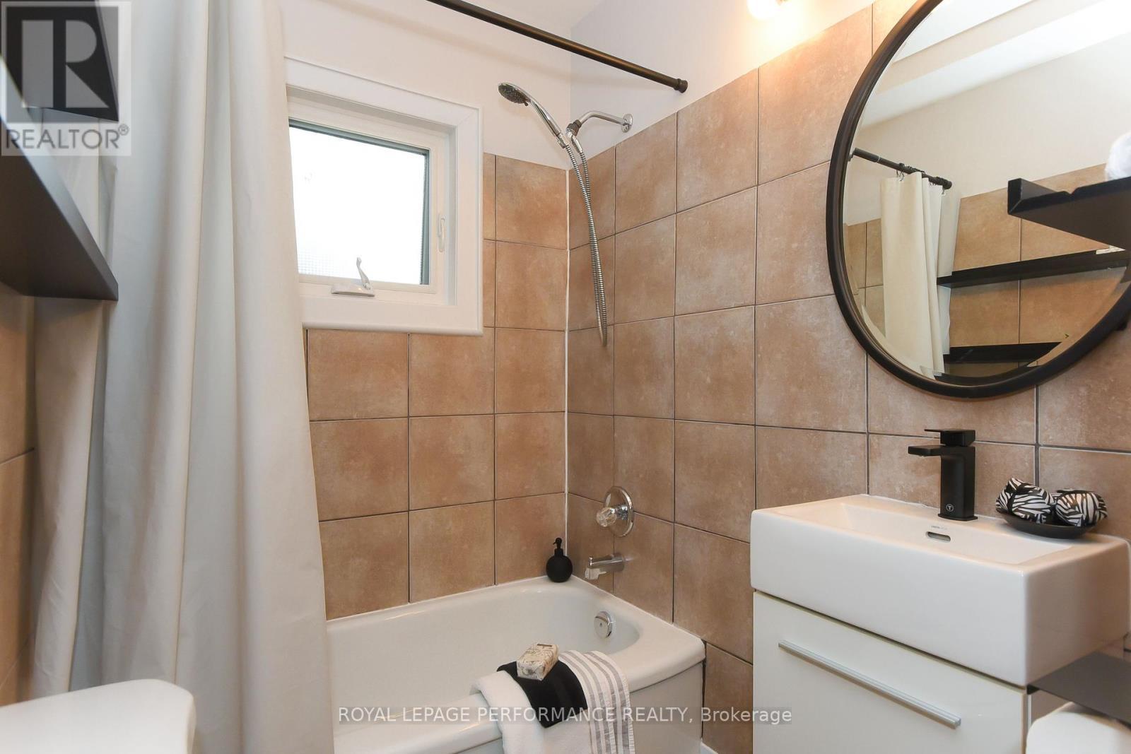 












274 QUEEN MARY STREET

,
Ottawa,




Ontario
K1K1X2

