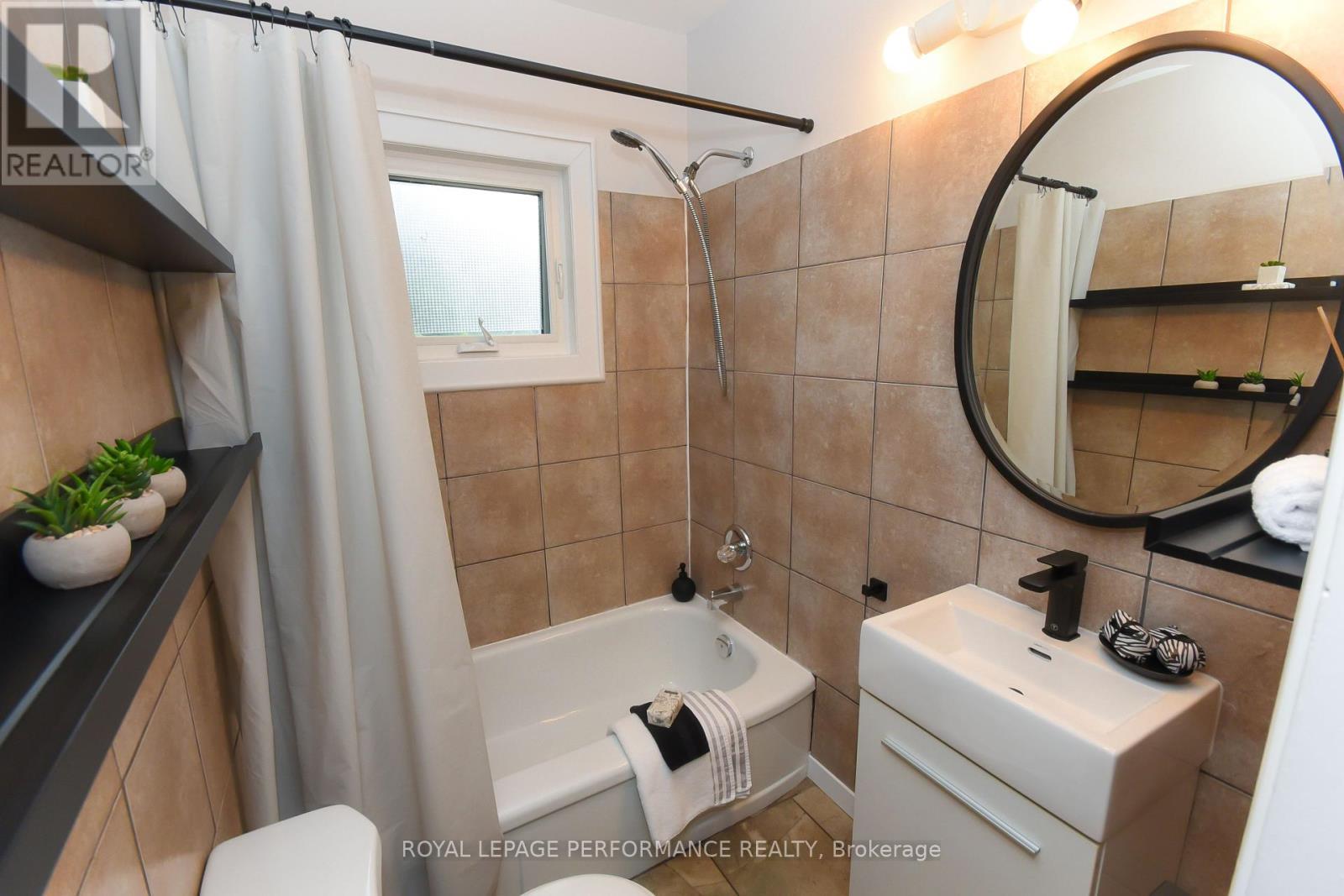 












274 QUEEN MARY STREET

,
Ottawa,




Ontario
K1K1X2

